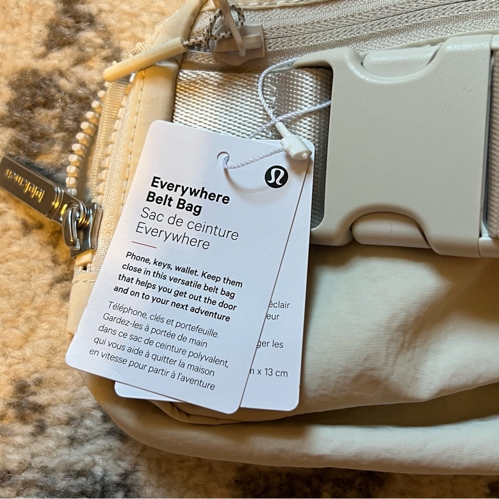 Lululemon Belt Bag in White Opal - Picture 5 of 14